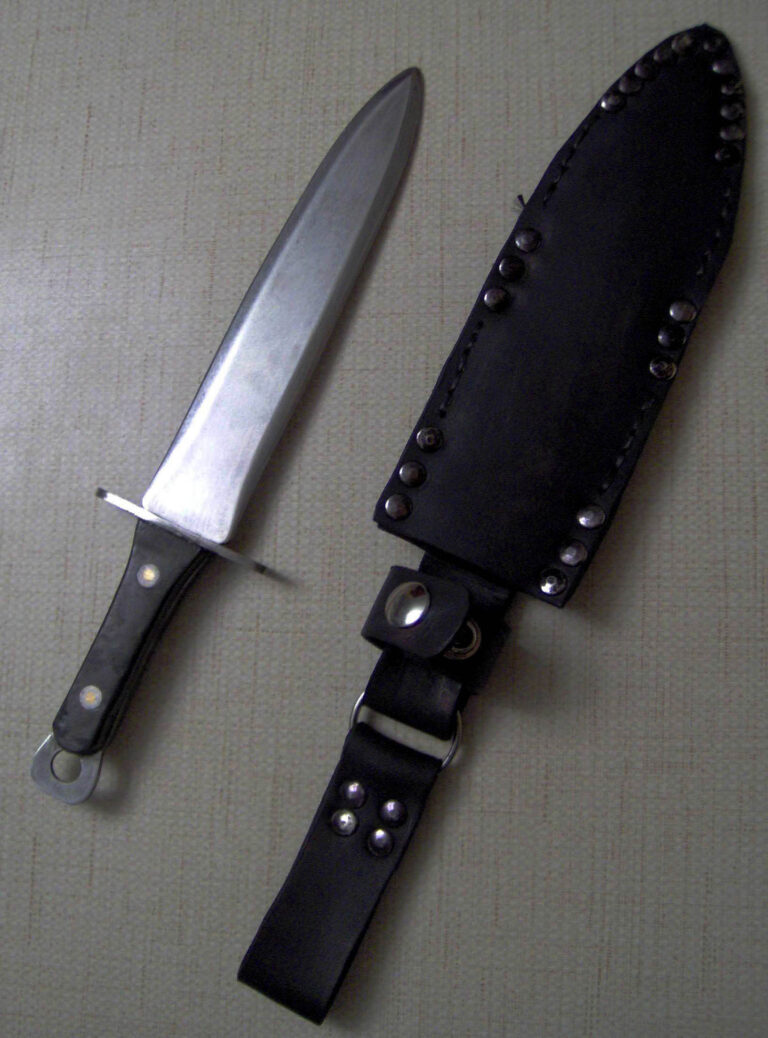 Knife Sysigia Studios